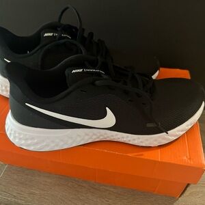 Men’s Brand New with tags and in box Nike Revolution 5 athletic shoes.